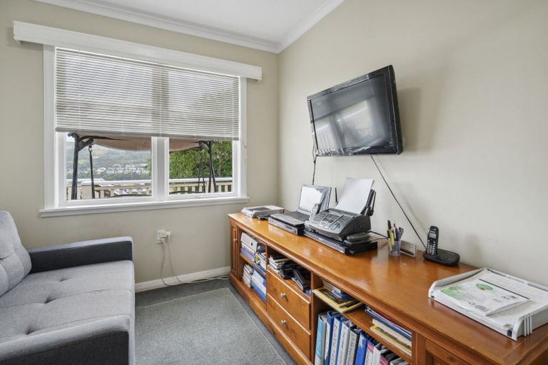 Photo of property in 12 Lane Crescent, Tawa, Wellington, 5028