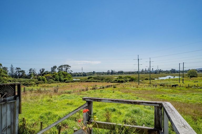 Photo of property in 3/237 Hepburn Road, Glendene, Auckland, 0602