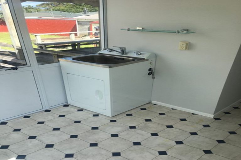 Photo of property in 75 Blake Street, Waitara, 4320