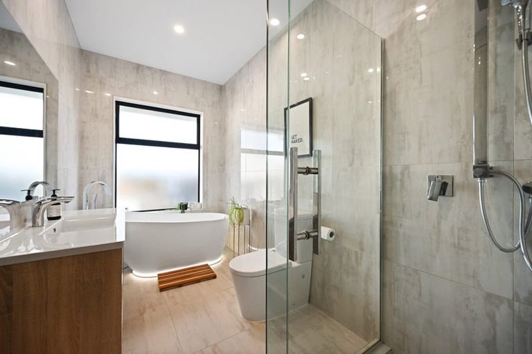 Photo of property in 3d Lake Domain Drive, Frankton, Hamilton, 3204