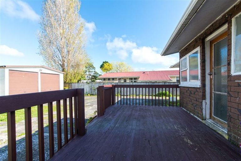 Photo of property in 90 Cobham Crescent, Kelston, Auckland, 0602