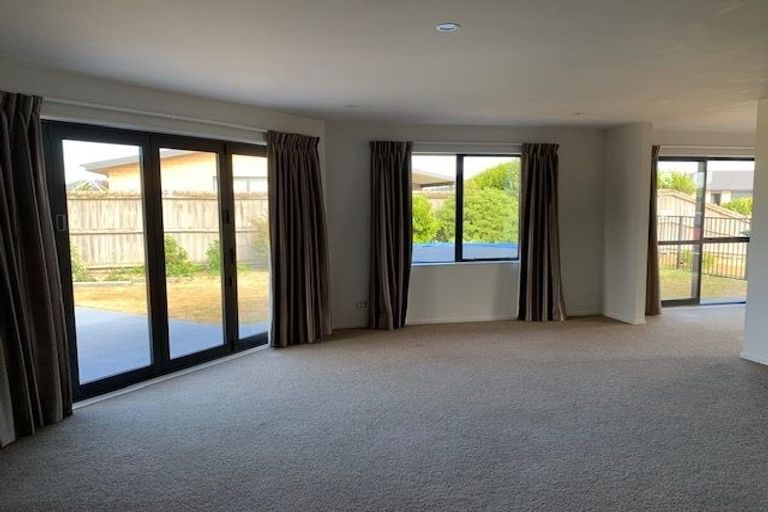 Photo of property in 4 Dundee Close, Darfield, 7510