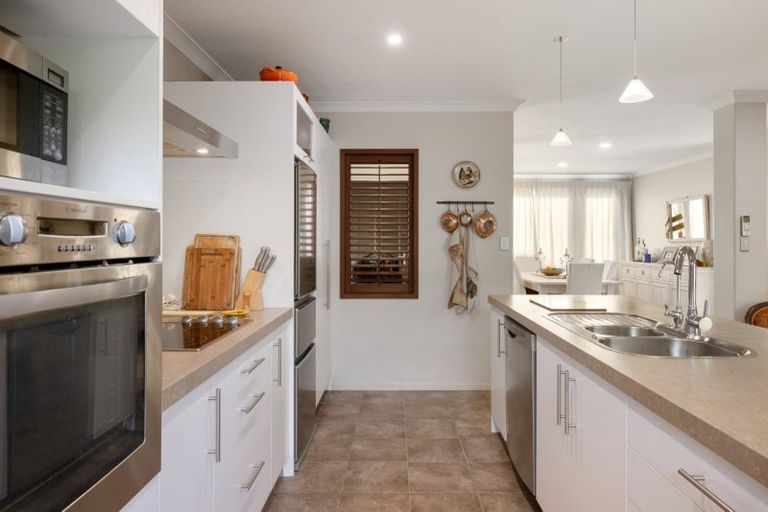 Photo of property in 5 Seabreeze Place, Papamoa Beach, Papamoa, 3118