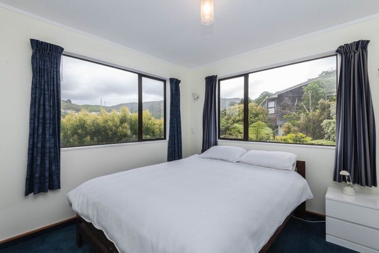 Photo of property in 39 Thatcher Crescent, Crofton Downs, Wellington, 6035