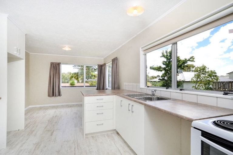 Photo of property in 112 Borich Road, Sunnyvale, Auckland, 0612