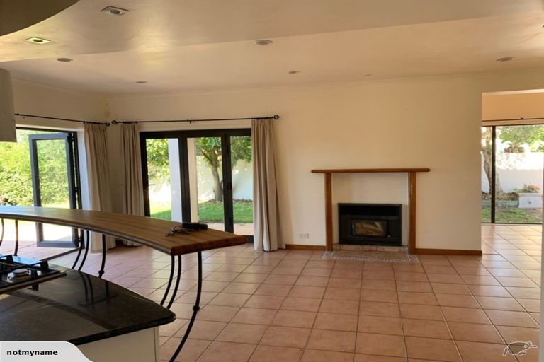 Photo of property in 83 Ferry Parade, Herald Island, Auckland, 0618