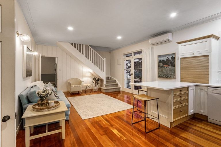 Photo of property in 120 Mellons Bay Road, Mellons Bay, Auckland, 2014