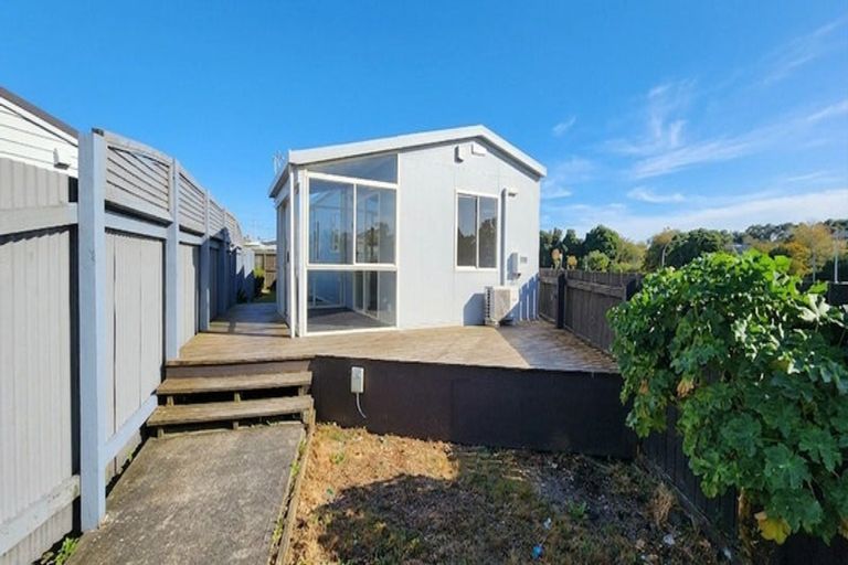 Photo of property in 9 Mahoe Street, Strandon, New Plymouth, 4312