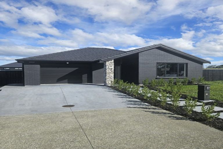 Photo of property in 47 Metoriti Crescent, Karaka, 2124