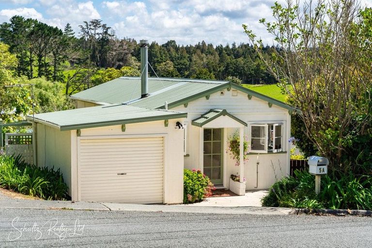 Photo of property in 5a Whaka Street, Maungaturoto, 0520