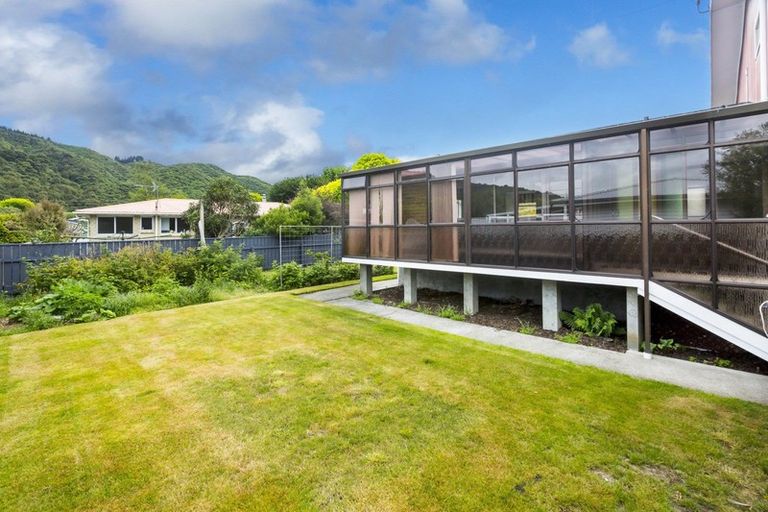 Photo of property in 15 Haylock Grove, Totara Park, Upper Hutt, 5018