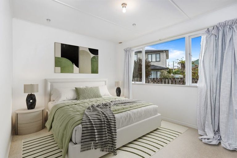 Photo of property in 1c Kuaka Place, New Lynn, Auckland, 0600
