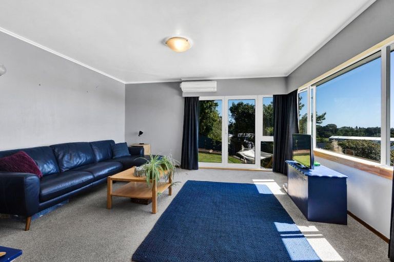 Photo of property in 52 Queens Road, Glen Avon, New Plymouth, 4312
