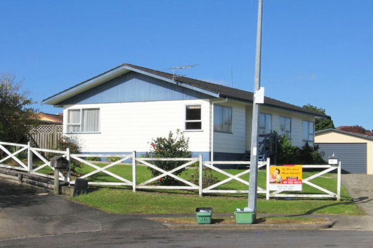 Photo of property in 28 Greenstone Place, Clover Park, Auckland, 2019