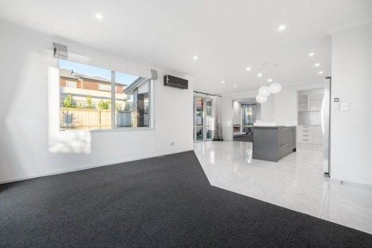 Photo of property in 18 Milano Boulevard, Karaka, Papakura, 2113