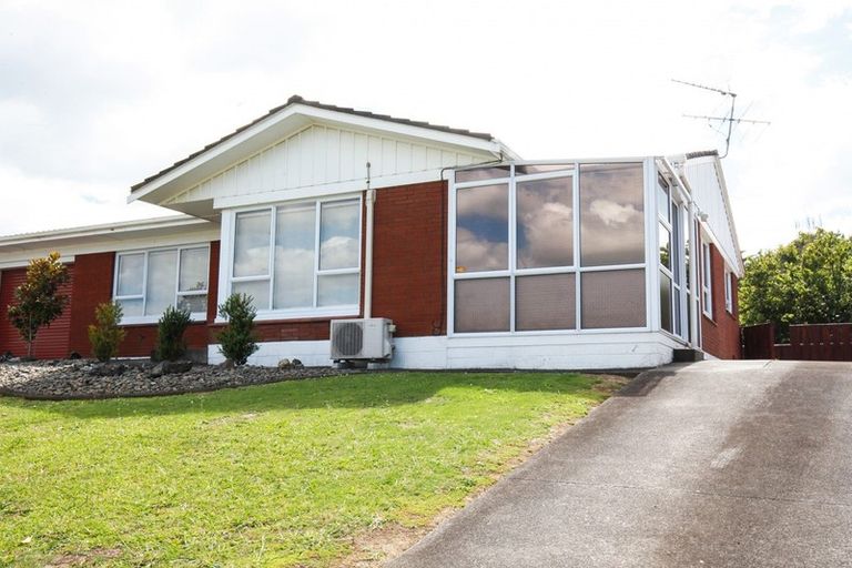 Photo of property in 2a Kurnell Drive, Botany Downs, Auckland, 2010