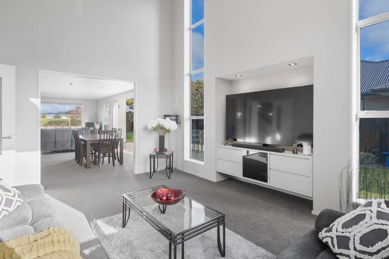 Photo of property in 31 Linkwater Way, Parklands, Christchurch, 8083