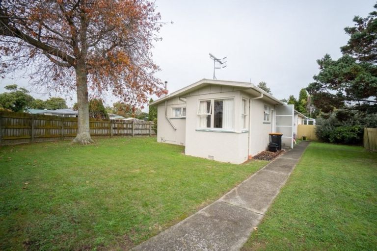 Photo of property in 2 Hartley Place, Awapuni, Palmerston North, 4412