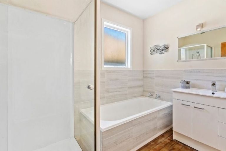 Photo of property in 38 Larsen Crescent, Tawa, Wellington, 5028