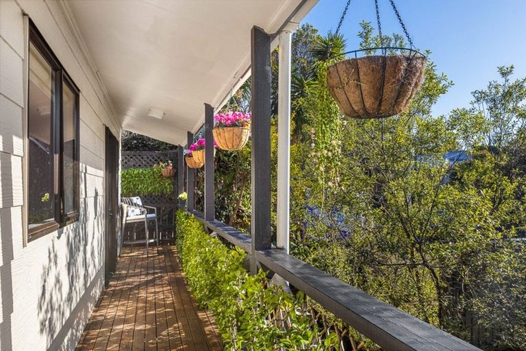 Photo of property in 3/39 Fairmount Road, Titirangi, Auckland, 0604