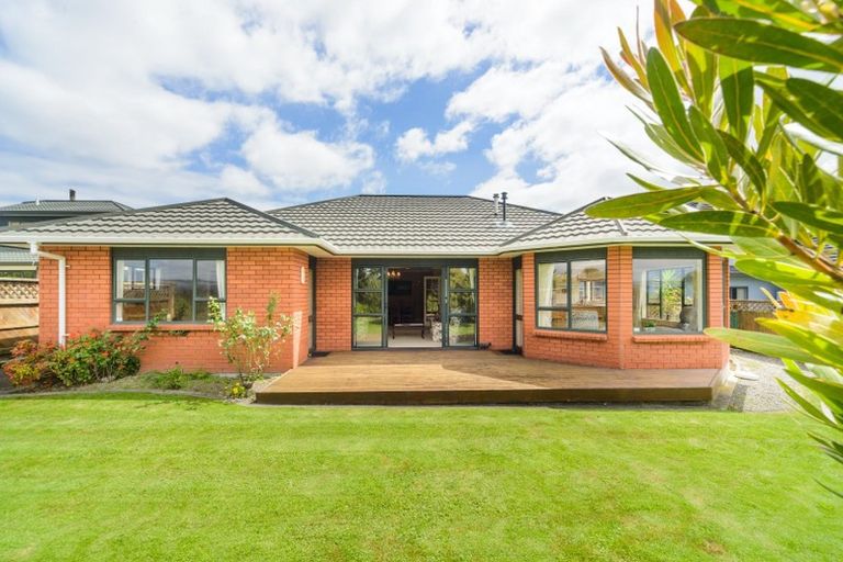 Photo of property in 27 Rosebank Avenue, Kelvin Grove, Palmerston North, 4414