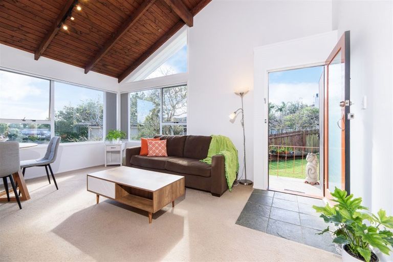 Photo of property in 1/14b Camrose Place, Glenfield, Auckland, 0629