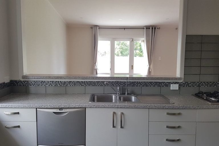 Photo of property in 29 Lincoln Road, Henderson, Auckland, 0610