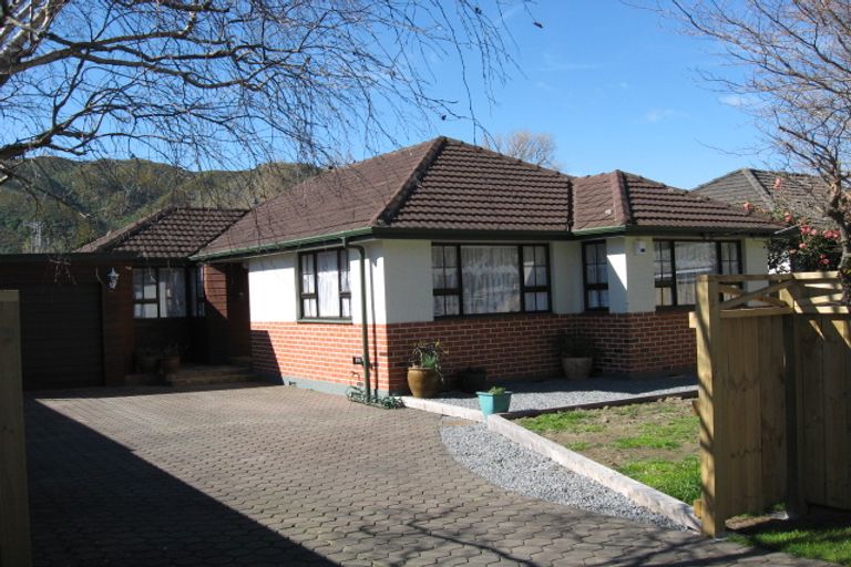 Photo of property in 27 Dover Road, Wainuiomata, Lower Hutt, 5014