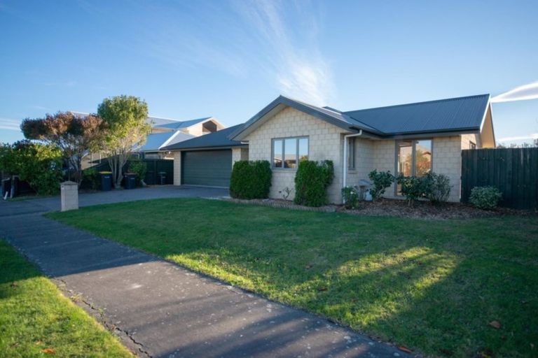 Photo of property in 3 Rooney Place, Aidanfield, Christchurch, 8025
