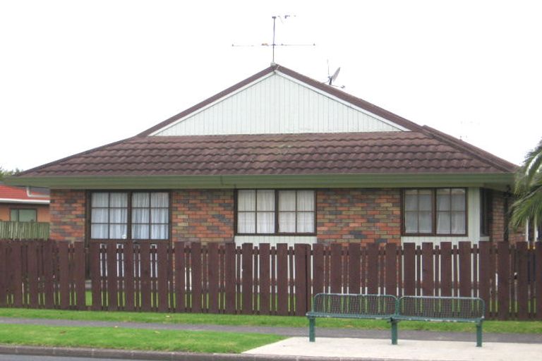 Photo of property in 2/20 Sturges Road, Henderson, Auckland, 0612