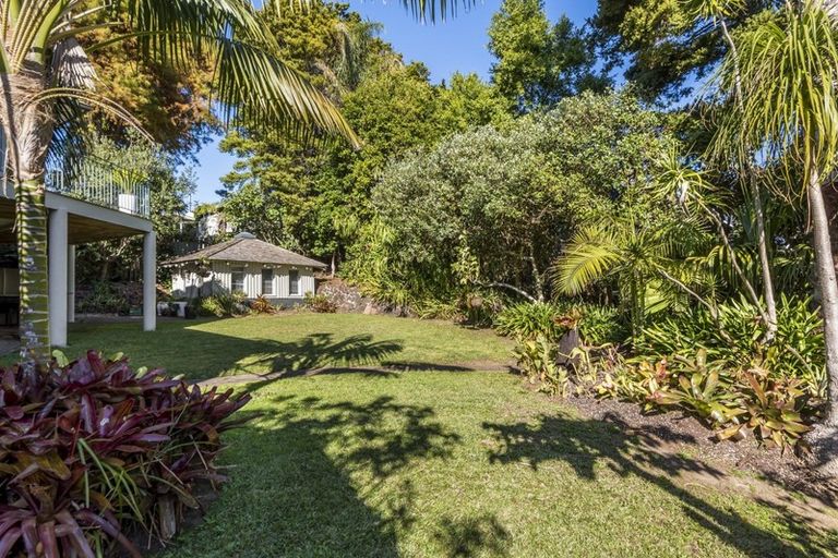Photo of property in 2 Pleasant Place, Mellons Bay, Auckland, 2014