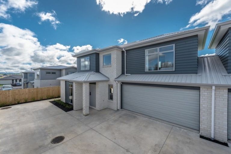Photo of property in 2/12 Faber Place, Rototuna North, Hamilton, 3281