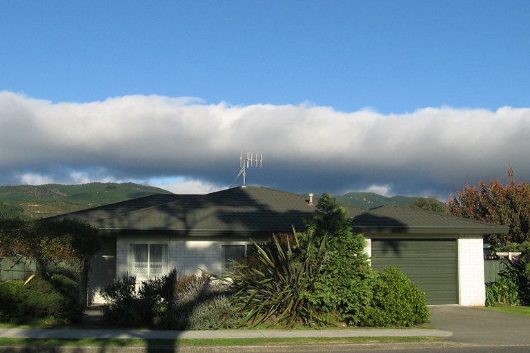 Photo of property in 38 Arawhata Road, Paraparaumu, 5032