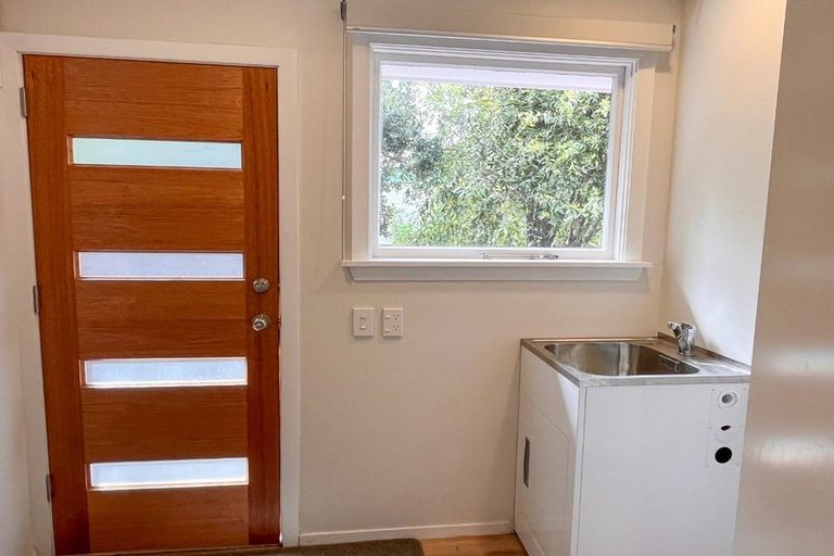 Photo of property in 37 Warren Crescent, Hillmorton, Christchurch, 8025