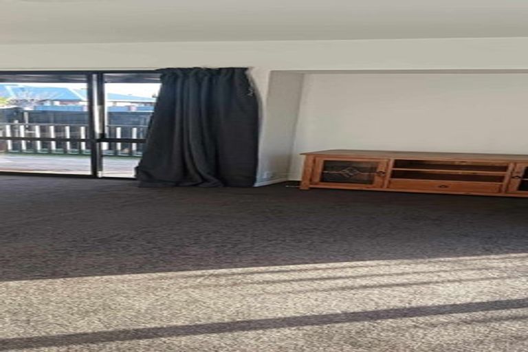Photo of property in 10 Inca Place, Redwood, Christchurch, 8051