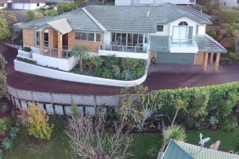 Photo of property in 5 Montcalm Close, Orewa, 0931