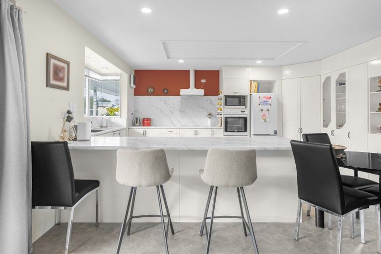 Photo of property in 15 Wood Street, Greytown, 5712