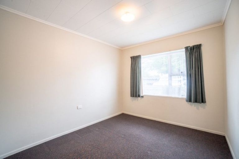Photo of property in 3 Seddon Street, Takaro, Palmerston North, 4412