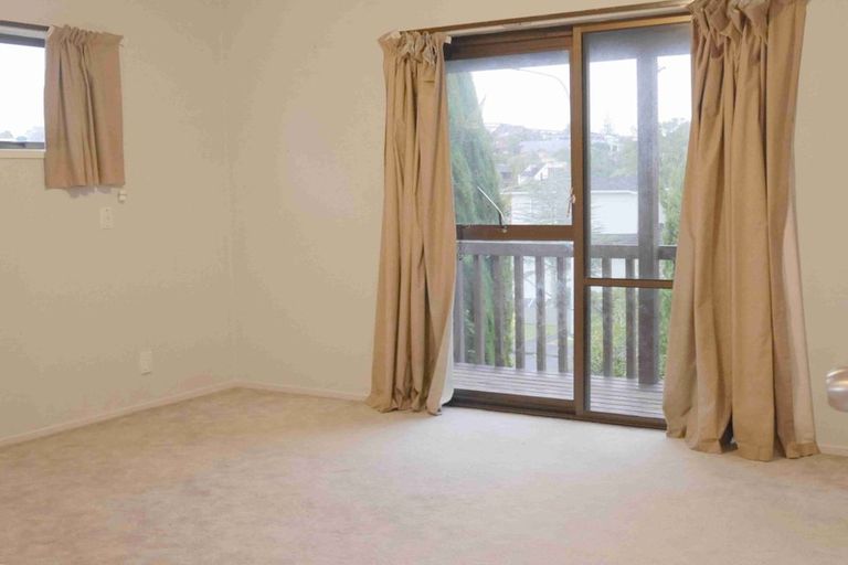 Photo of property in 35 Kirby Street, Glendene, Auckland, 0602
