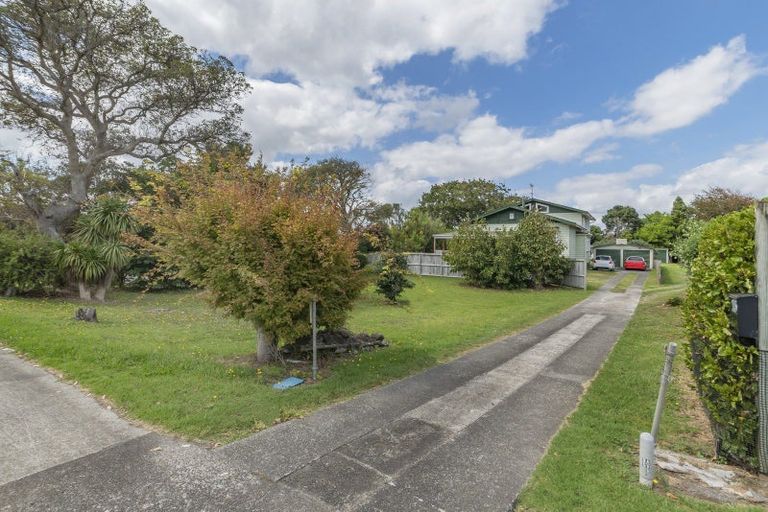 Photo of property in 15 Collingwood Road, Waiuku, 2123