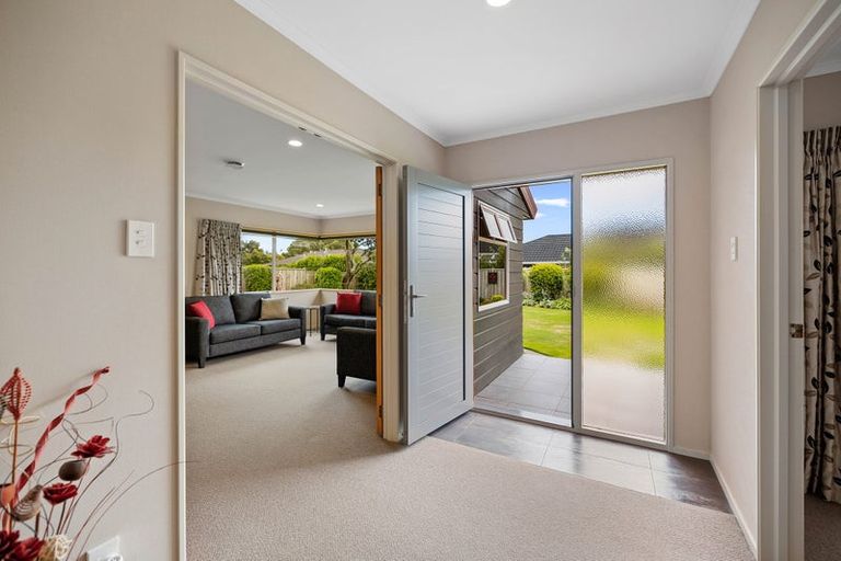 Photo of property in 3c Larsen Place, Merrilands, New Plymouth, 4312