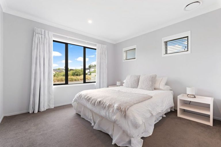 Photo of property in 23 Kahika Grove, Huapai, Kumeu, 0810