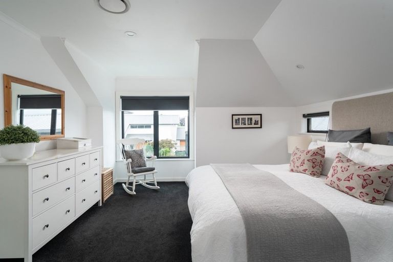 Photo of property in 20 Pukenamu Road, Rainbow Point, Taupo, 3330