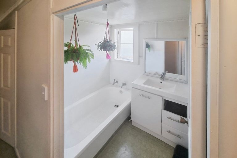 Photo of property in 82 Alexandra Street, Marton, 4710