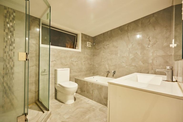 Photo of property in 72c Hobsonville Road, West Harbour, Auckland, 0618