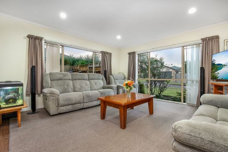 Photo of property in 49 Sandwick Drive, Weymouth, Auckland, 2103