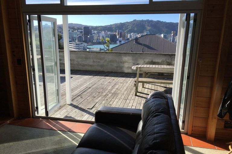 Photo of property in 16 Mcfarlane Street, Mount Victoria, Wellington, 6011