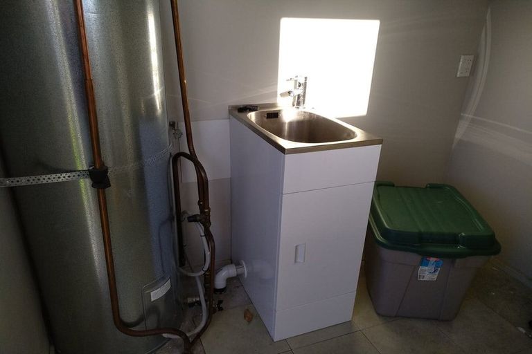 Photo of property in 21 Tiromoana Road, Raumati South, Paraparaumu, 5032