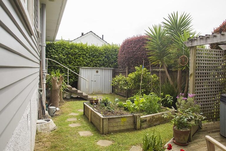 Photo of property in 33 Gilliam Street, New Lynn, Auckland, 0600