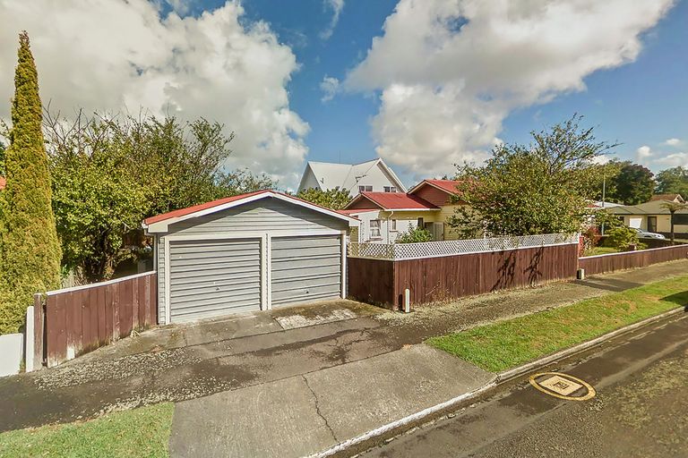 Photo of property in 46 Dahlia Street, Palmerston North, 4410